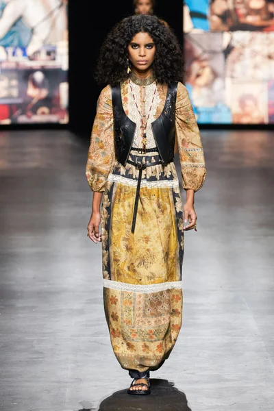 Look 2
